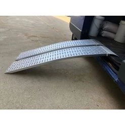 LADERAMPE-EXPERTEN - MATISERE Auffahrschiene Gebogen 2m, Breite 300mm, Ladehöhe 445-577mm, Bis 1000kg Traglast Mit Achsenabstand 1250mm, Als Stückware Verkauft - M030B3/BHS/20U