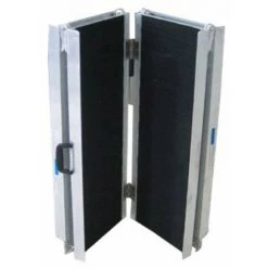 LADERAMPE-EXPERTEN - MATISERE Rutschfeste Rollstuhlrampe Faltbar Länge 305cm - 30 Bis 60cm Zu überwinden - Breite 74cm - RDPA70105 8 LADERAMPE-EXPERTEN - MATISERE Rutschfeste Rollstuhlrampe Faltbar Länge 305cm - 30 Bis 60cm Zu überwinden - Breite 74cm - RDPA70105 -Anhänger & Zubehör Verkäufe 25862435 4