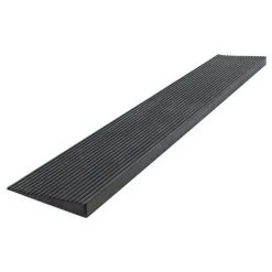 WILTEC Türschwellenrampe 6 Mm X 900 Mm Aus Kautschuk, Schwarz, Rampe Mit Hoher Traglast, Rollstuhlrampe