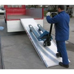 LADERAMPE-EXPERTEN - MATISERE Laderampe 80cm Lang - Innere Breite 940mm - Geriefelte Aluminiumrampe - Als Einzelstück - MPCI1800.1000.1000 7 LADERAMPE-EXPERTEN - MATISERE Laderampe 80cm Lang - Innere Breite 940mm - Geriefelte Aluminiumrampe - Als Einzelstück - MPCI1800.1000.1000 -Anhänger & Zubehör Verkäufe 64156703 3