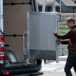 LADERAMPE-EXPERTEN - MATISERE Schwenkbare Einbaurampe - Breite 1020mm, Länge 1800mm (gefaltet 1030mm), Ladehöhe 415mm, Traglast 450kg Mit Achsenabstand 1000mm - RRD06