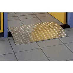 LADERAMPE-EXPERTEN - MATISERE Handliche Rollstuhl Schwellenbrücke Mit Steg LxB 500x700m, Um 35mm Zu überwinden - SB-S08