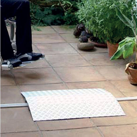 LADERAMPE-EXPERTEN - MATISERE Handliche Rollstuhl Schwellenbrücke Mit Steg LxB 500x700m, Um 35mm Zu überwinden - SB-S08 2 LADERAMPE-EXPERTEN - MATISERE Handliche Rollstuhl Schwellenbrücke Mit Steg LxB 500x700m, Um 35mm Zu überwinden - SB-S08 – Bild 2