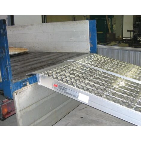 LADERAMPE-EXPERTEN - MATISERE Laderampe 2m - Breite 480mm - Traglast Bis 17500kg- Rutschfest - Als Einzelstück - M120S/4/20ALU 3 LADERAMPE-EXPERTEN - MATISERE Laderampe 2m - Breite 480mm - Traglast Bis 17500kg- Rutschfest - Als Einzelstück - M120S/4/20ALU – Bild 3
